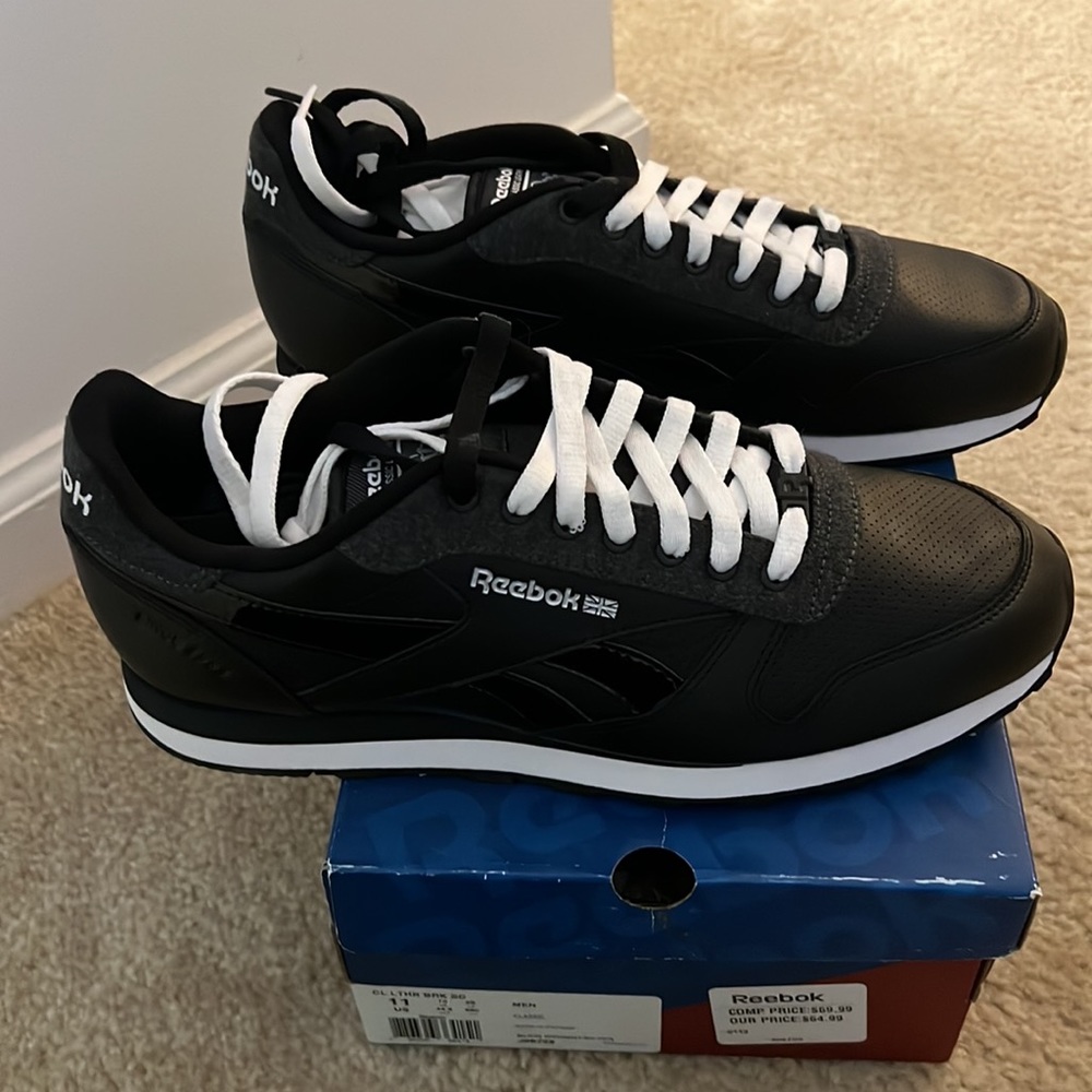 NWT + Box, NEVER WORN Men’s Reebok Classic Black Leather Sneakers Sz 11